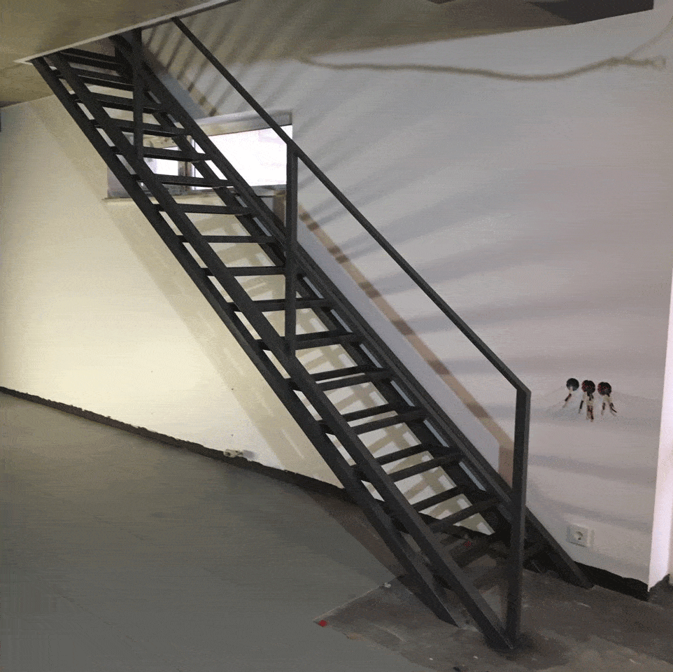 Лестница в гараж на тетиве 