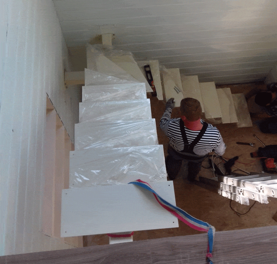 Смонтировать лестницу на Центральном косоуре в Москве и Московской области